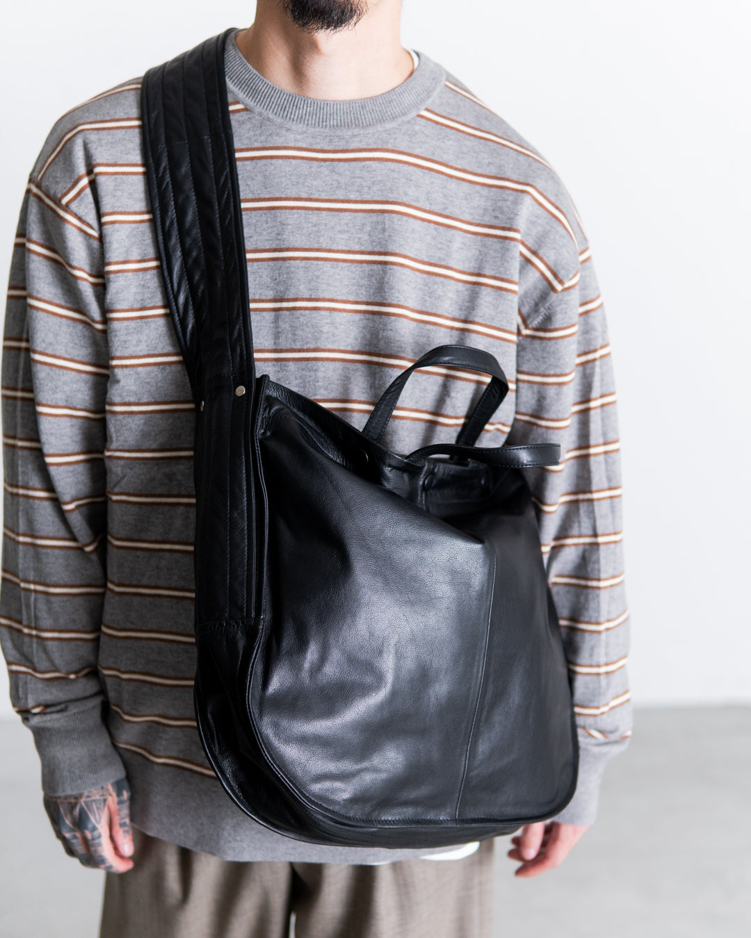 [LAST 1] CCU “TOBY” WIDE SHOULDER BAG