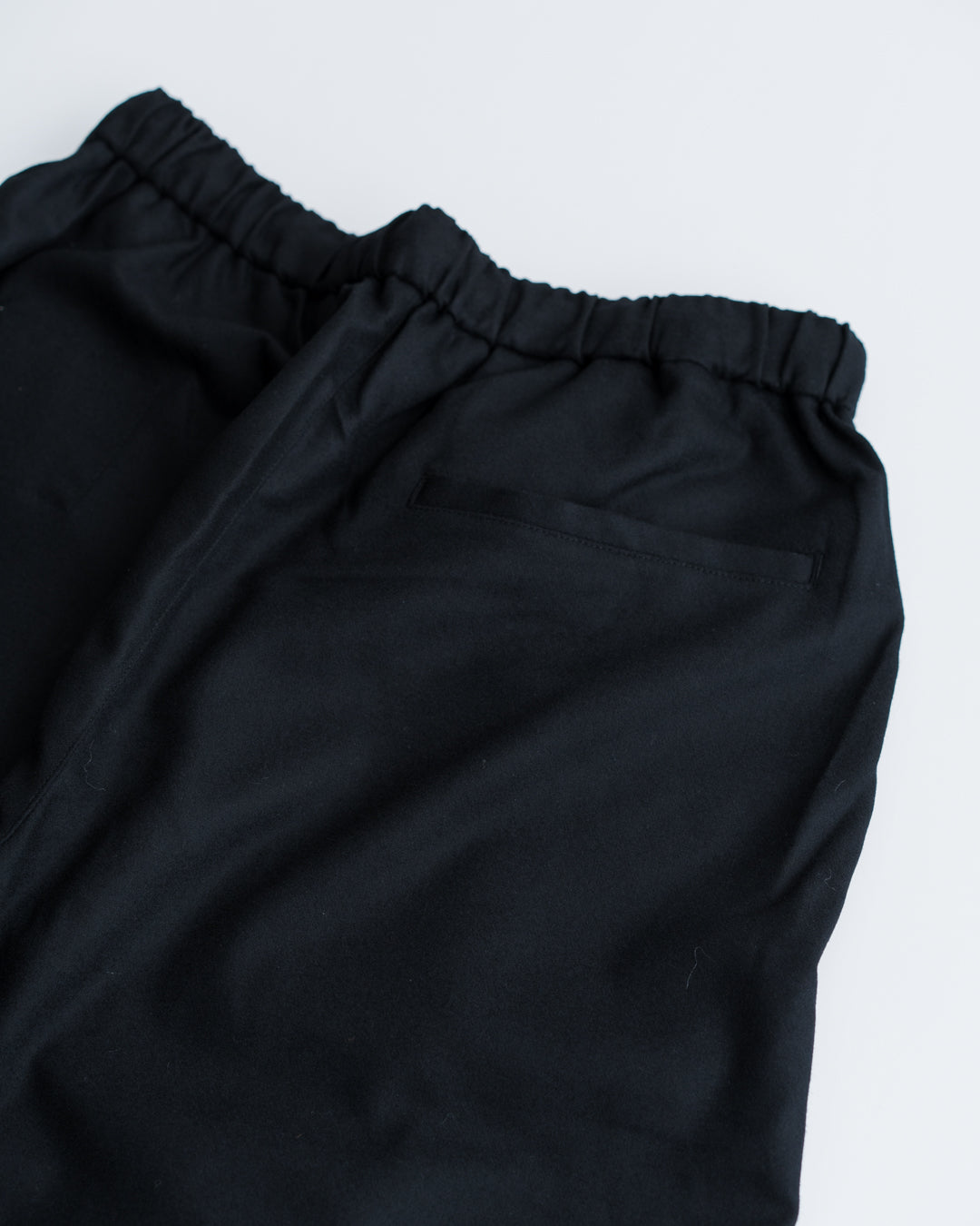 UNTRACE WOOL SAXONY TAPERED PANTS