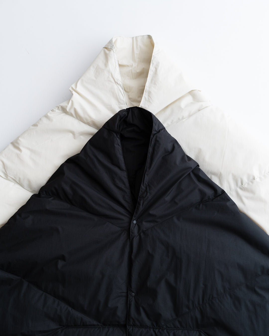 NANGA DOWN PONCHO MUFFLER