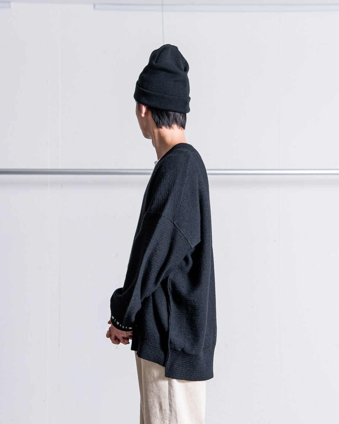 UNTRACE V-NECK PULLOVER KNIT_209
