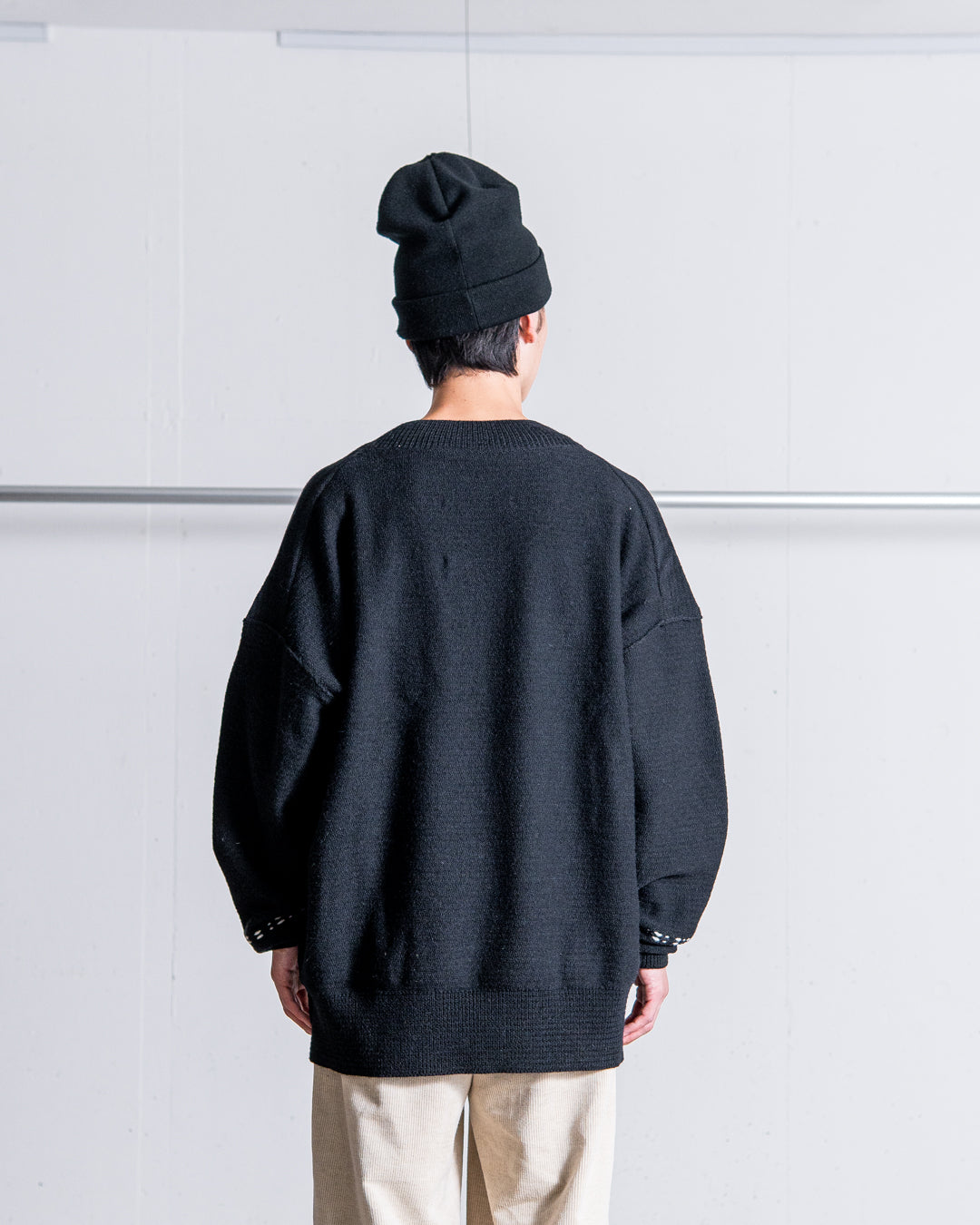 UNTRACE V-NECK PULLOVER KNIT_209