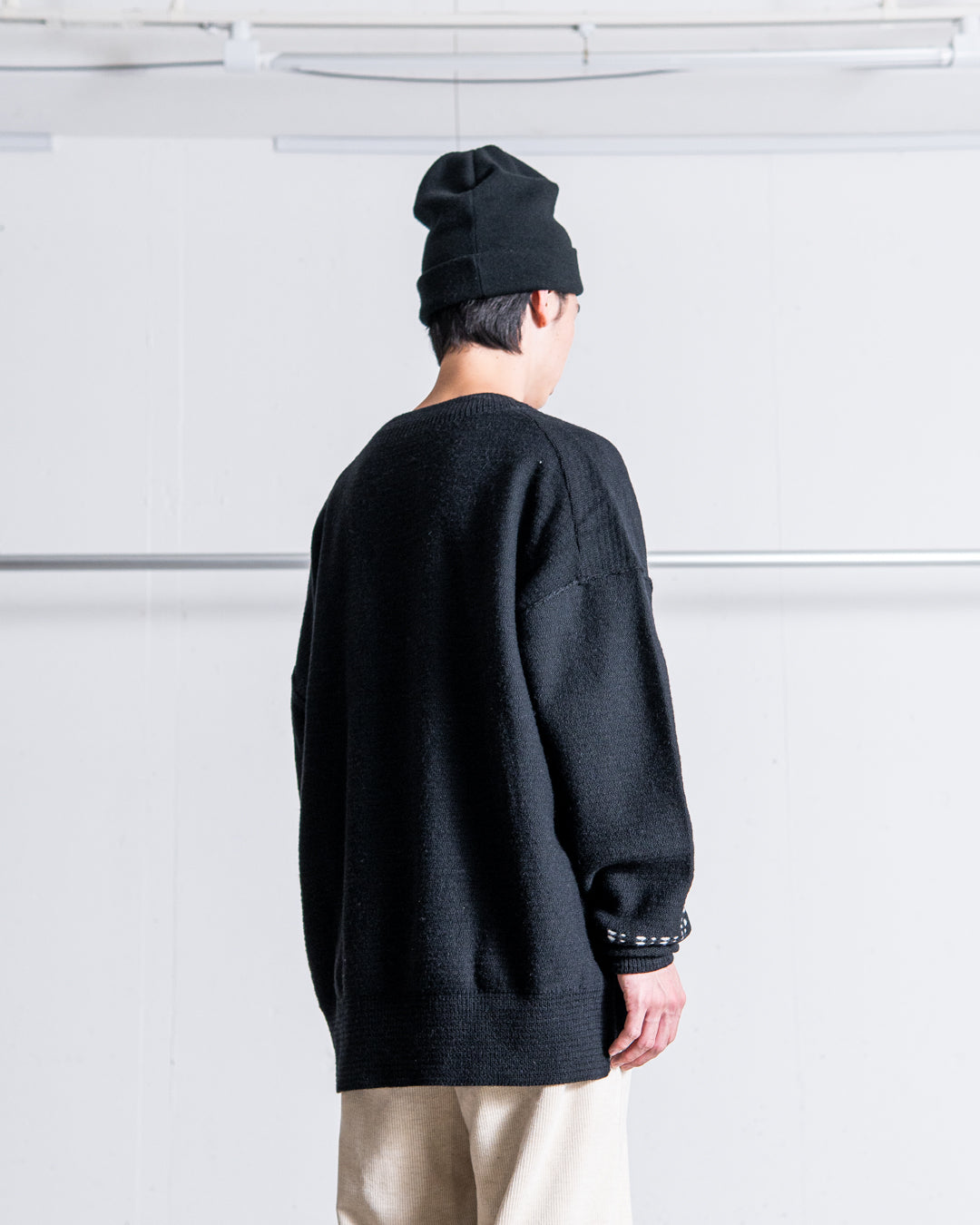 UNTRACE V-NECK PULLOVER KNIT_209