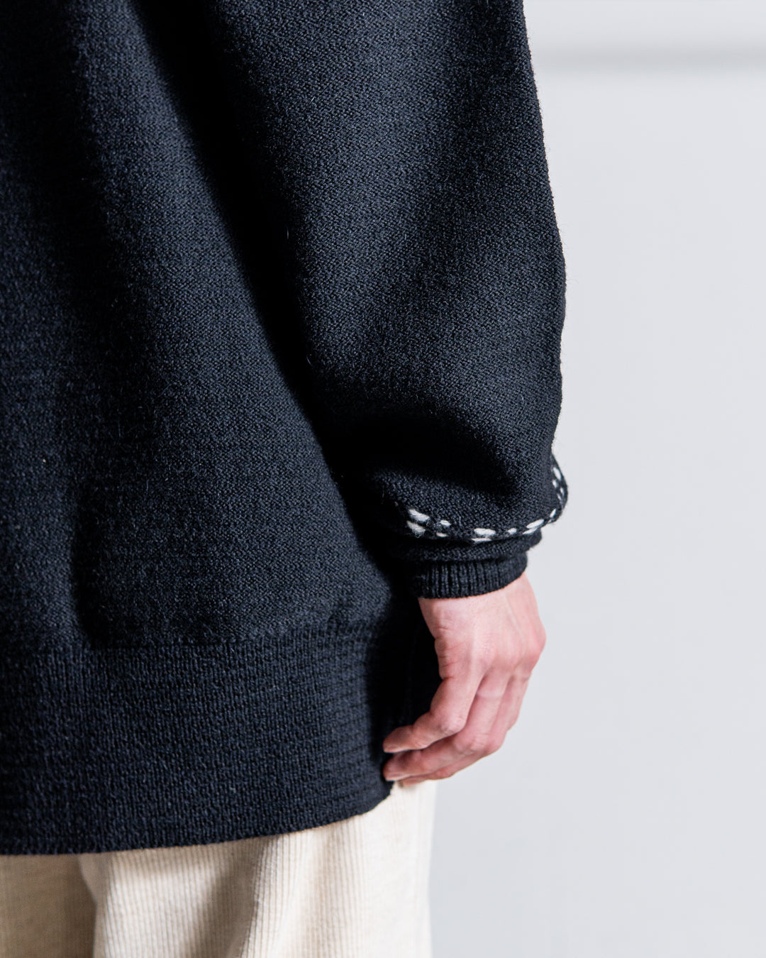 UNTRACE V-NECK PULLOVER KNIT_209