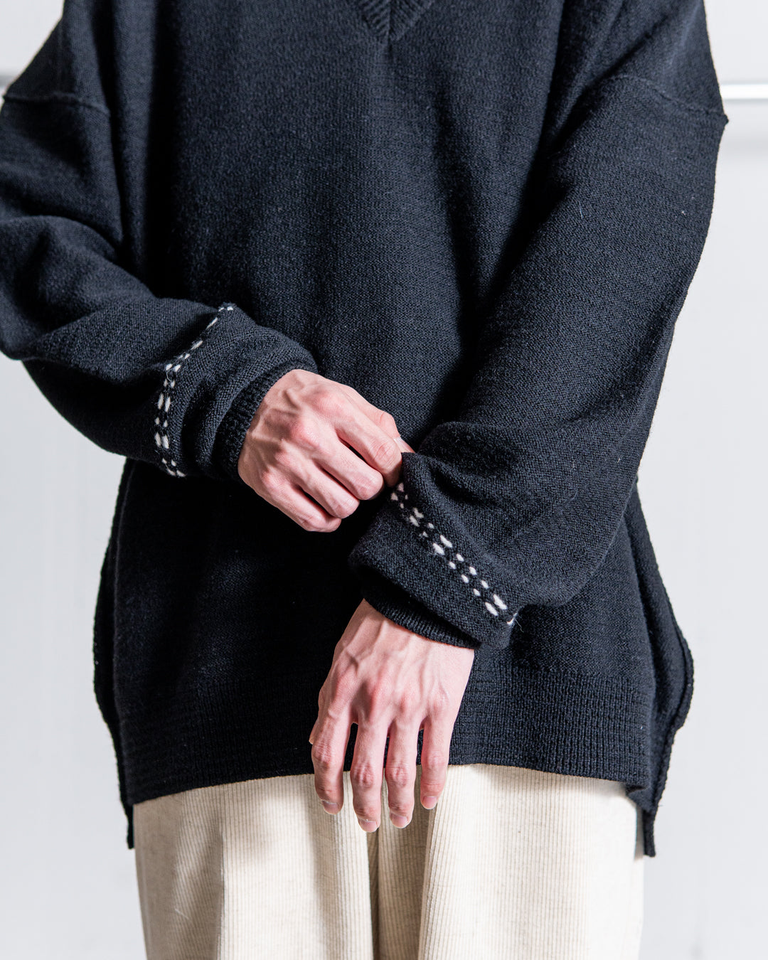 UNTRACE V-NECK PULLOVER KNIT_209