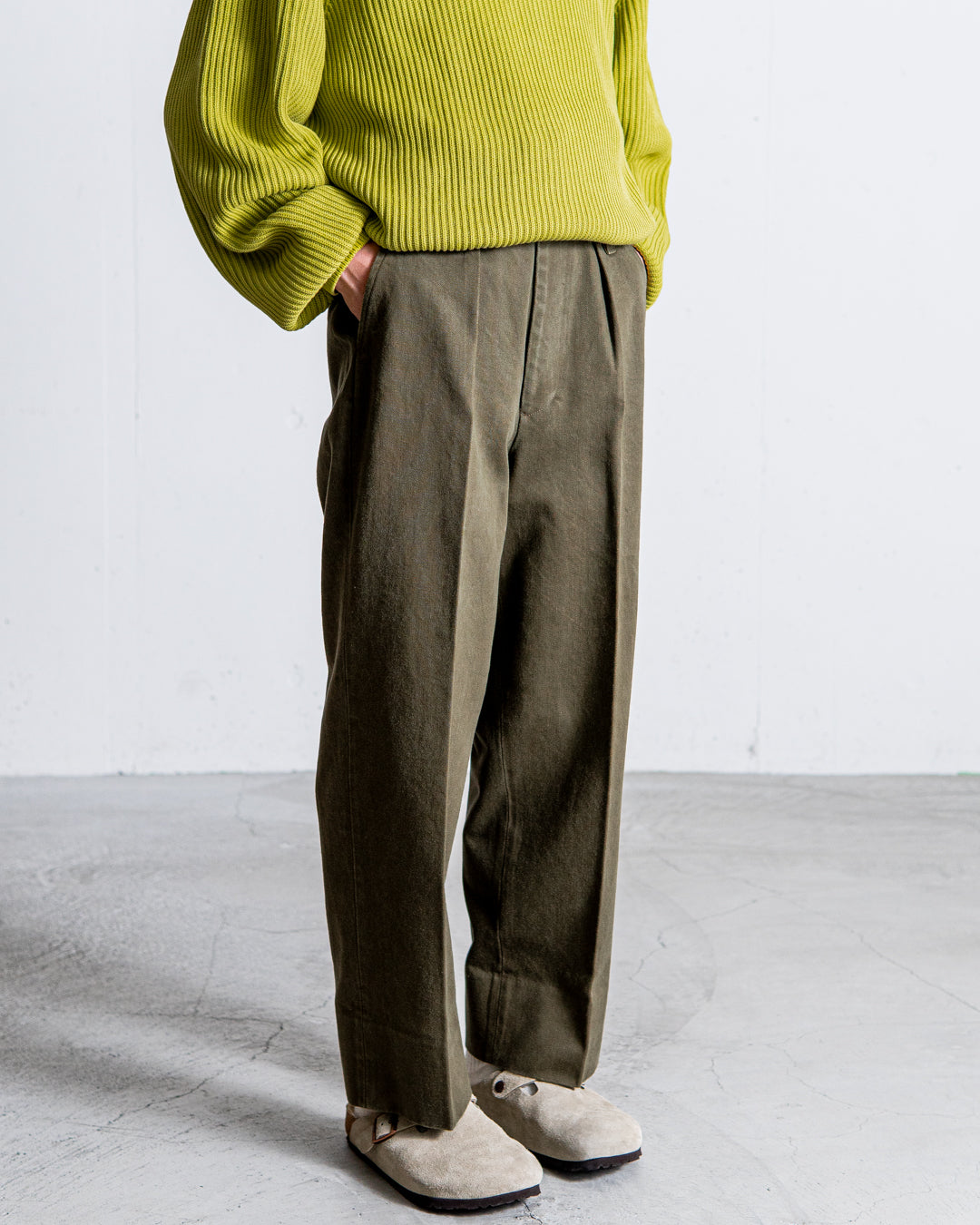 INTERIM HEAVY PIMA TWILL 1-TUCK FRENCH ARMY WIDE TAPERED TROUSER