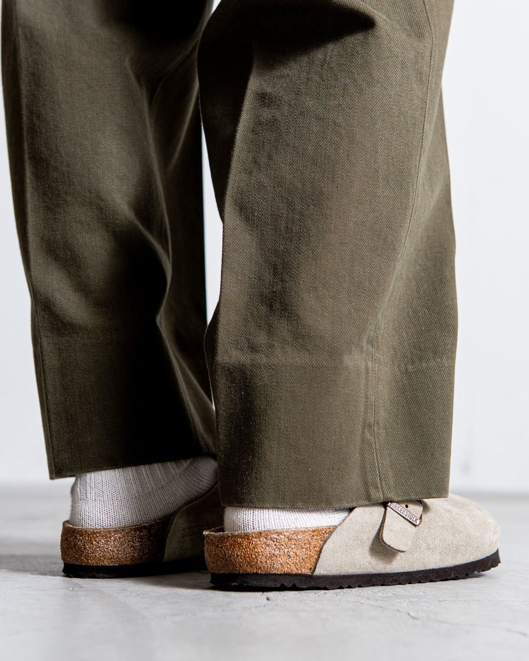 INTERIM HEAVY PIMA TWILL 1-TUCK FRENCH ARMY WIDE TAPERED TROUSER