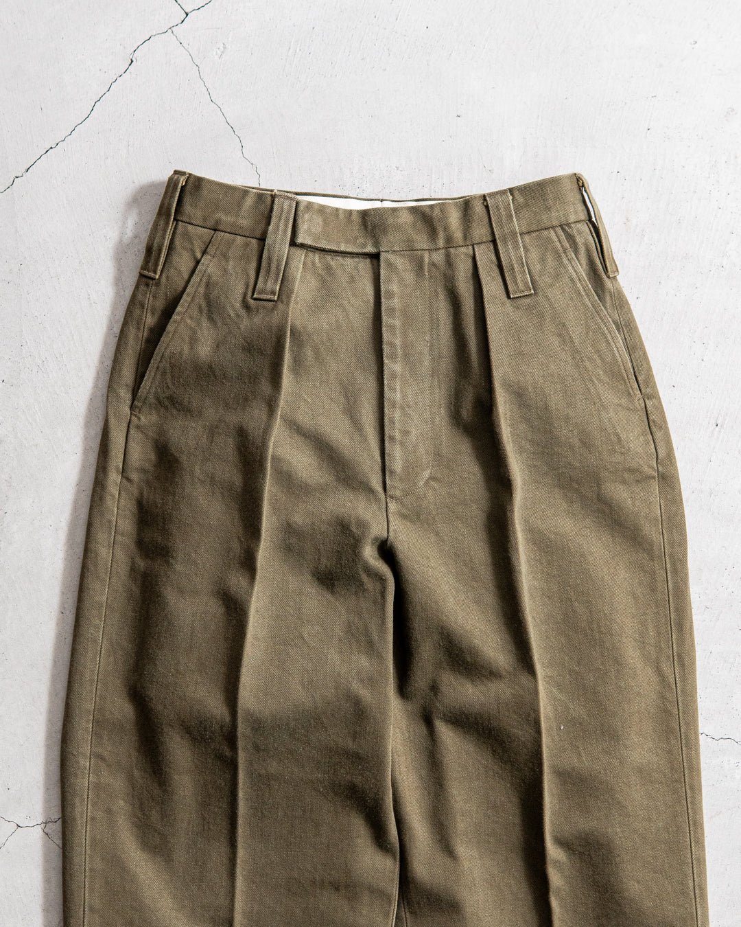 INTERIM HEAVY PIMA TWILL 1-TUCK FRENCH ARMY WIDE TAPERED TROUSER