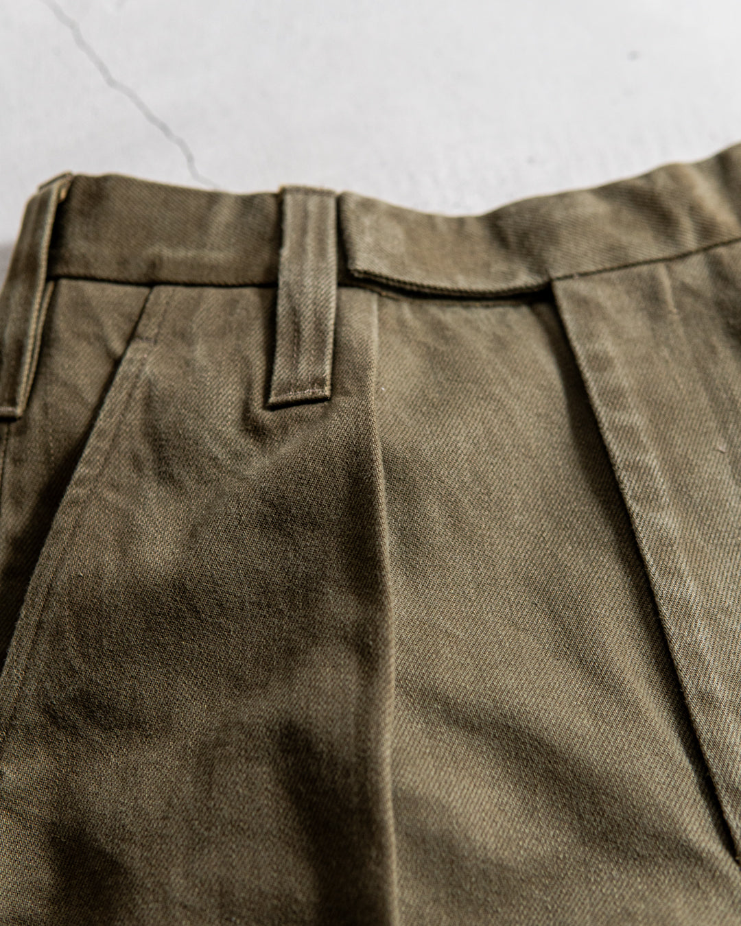 INTERIM HEAVY PIMA TWILL 1-TUCK FRENCH ARMY WIDE TAPERED TROUSER