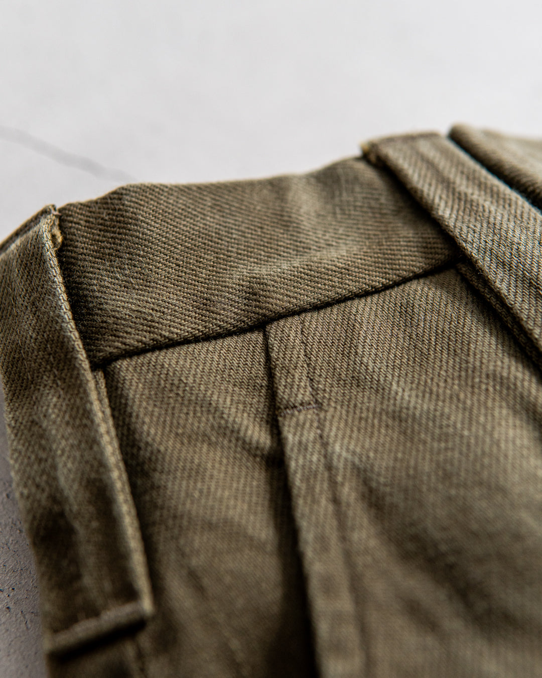 INTERIM HEAVY PIMA TWILL 1-TUCK FRENCH ARMY WIDE TAPERED TROUSER