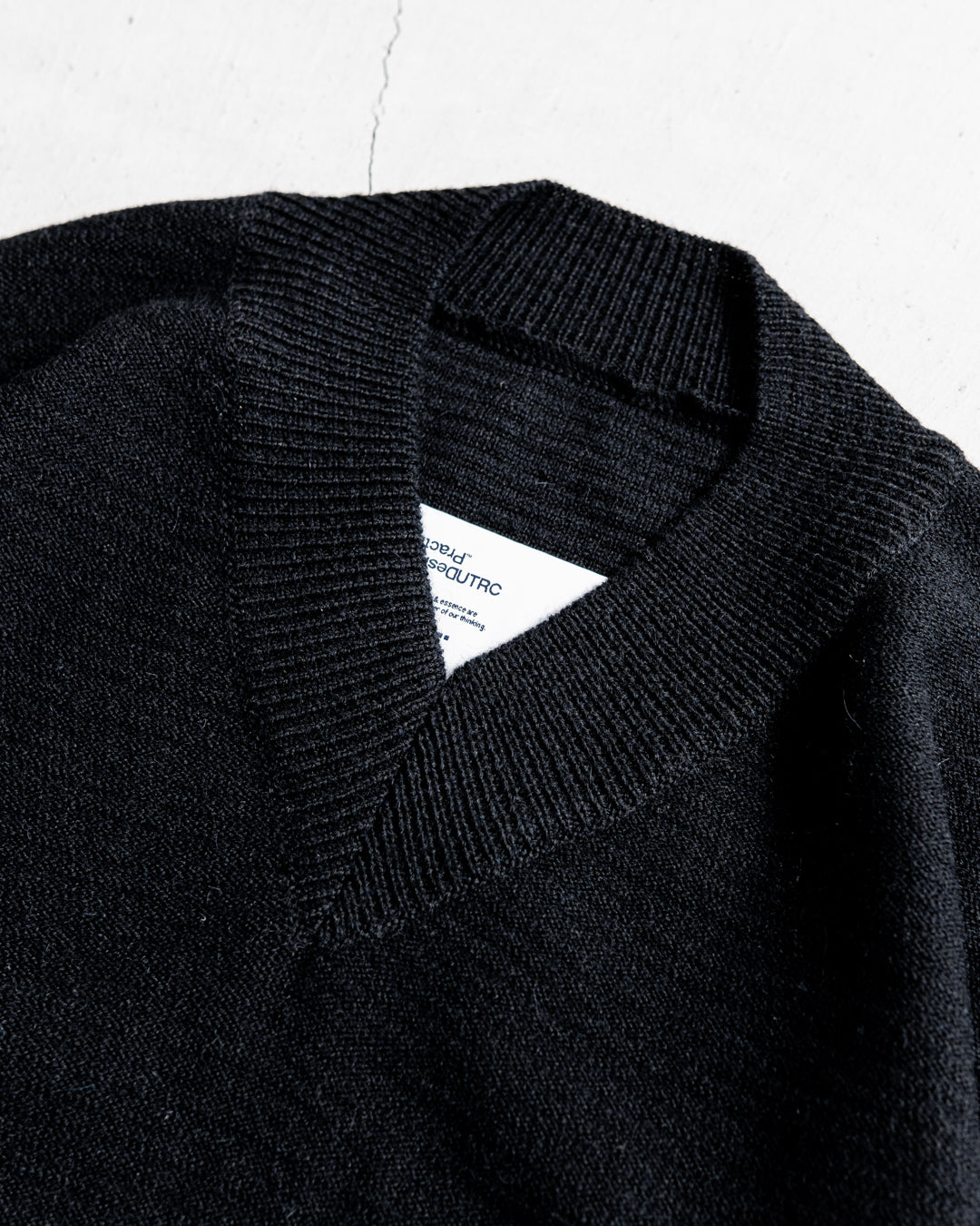 UNTRACE V-NECK PULLOVER KNIT_209