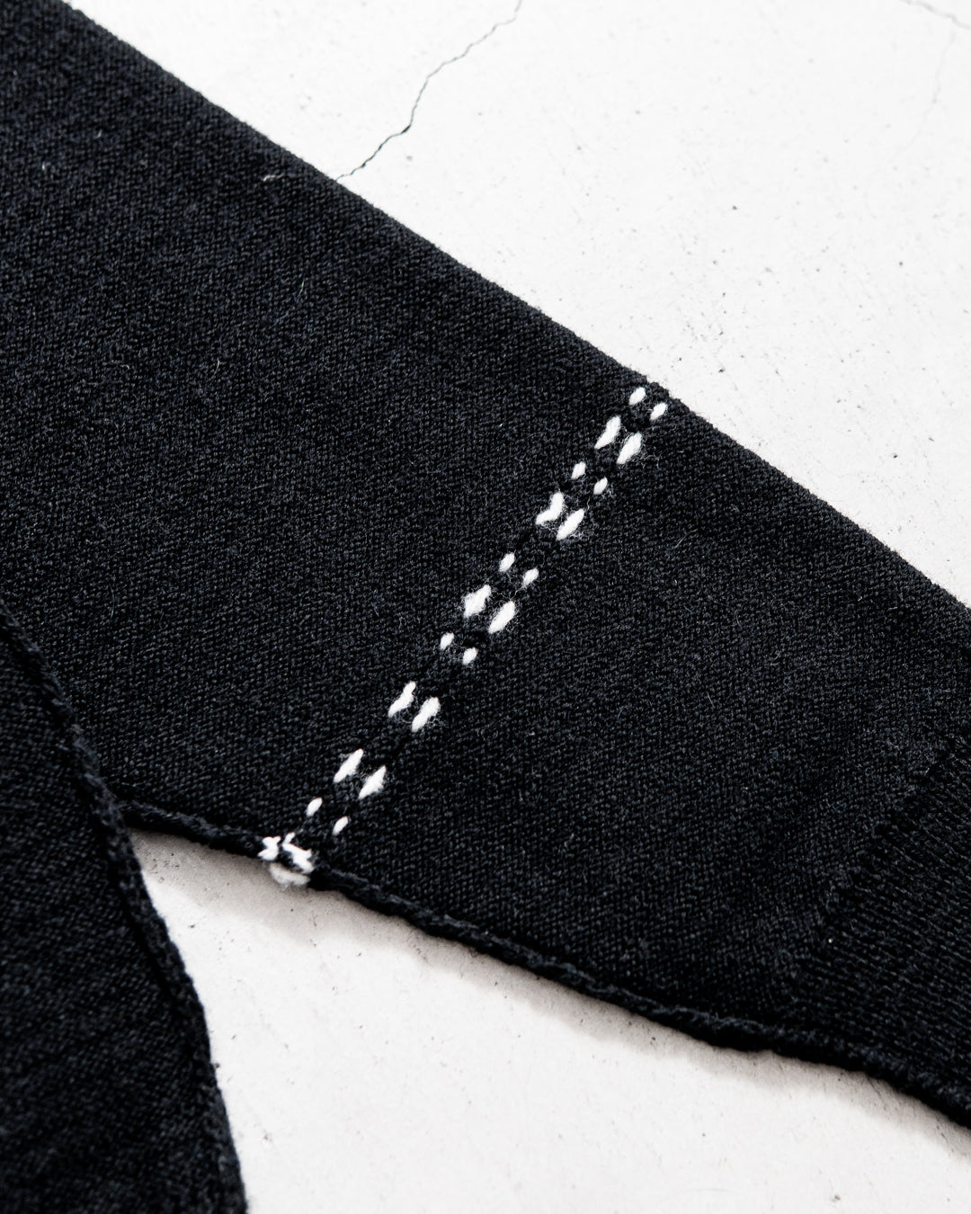 UNTRACE V-NECK PULLOVER KNIT_209