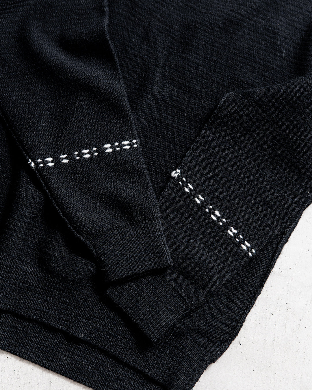 UNTRACE V-NECK PULLOVER KNIT_209