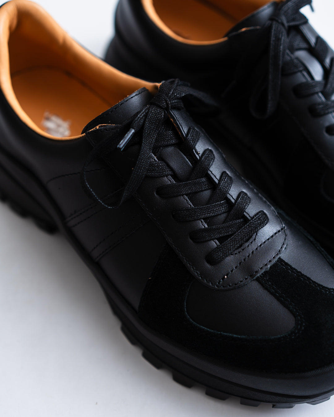 Tomo & Co. GERMAN TRAINER