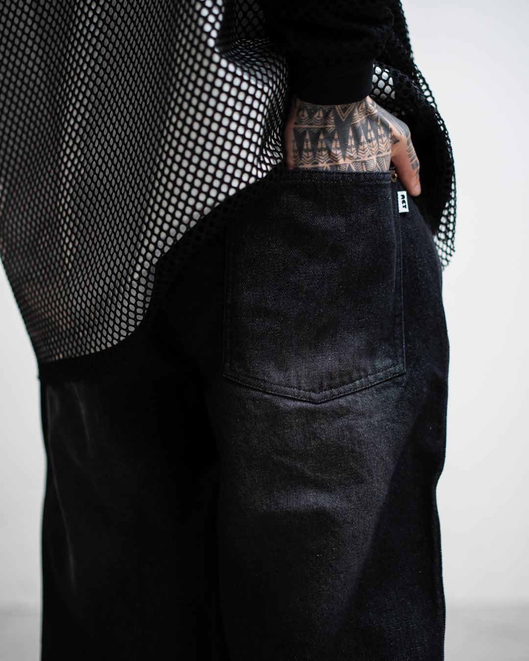 Acy SCRATCH DENIM PANTS