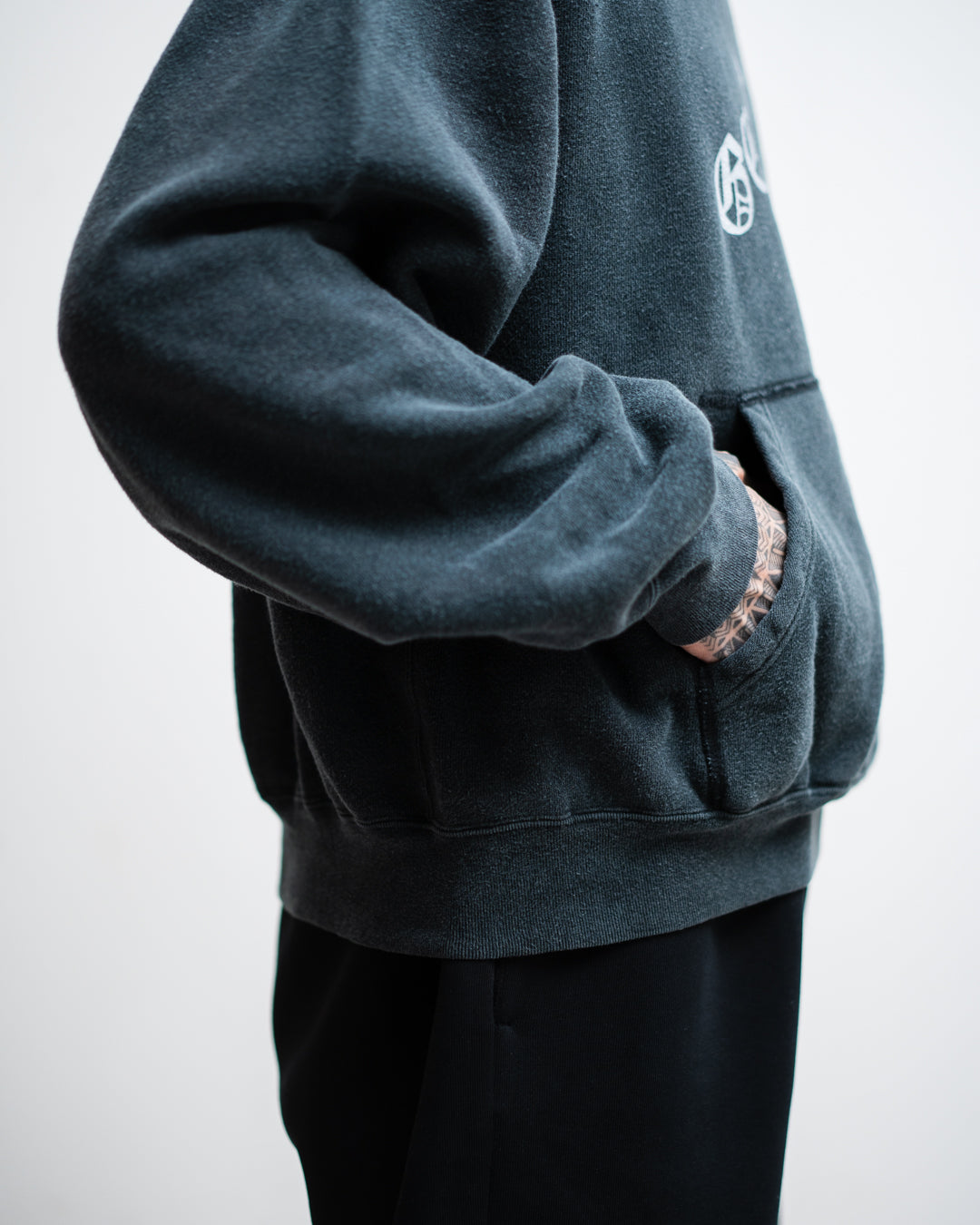 REMI RELIEF SP加工起毛裏毛パーカー(GOD rides a)