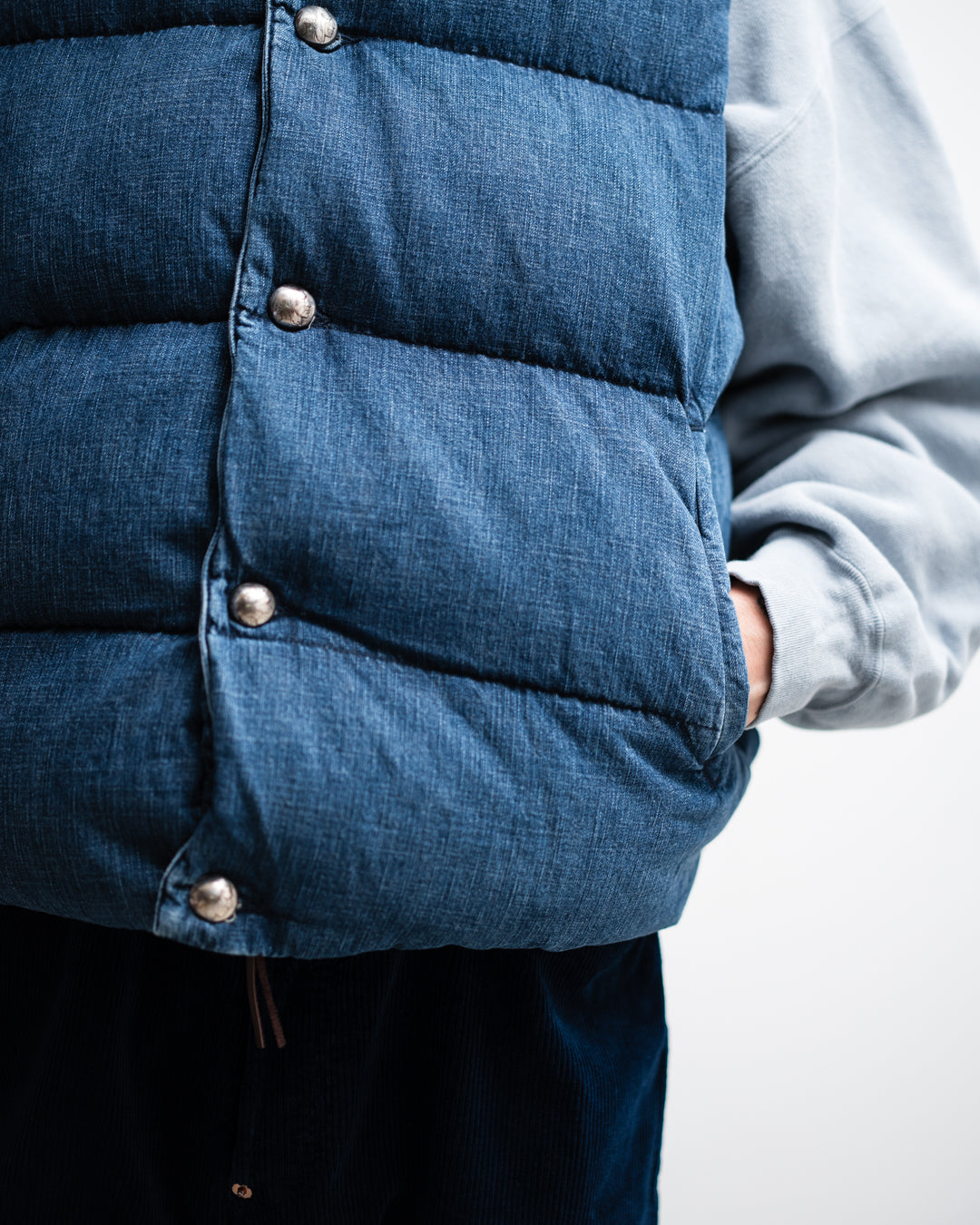 REMI RELIEF ナチュラル加工デニムダウンVEST