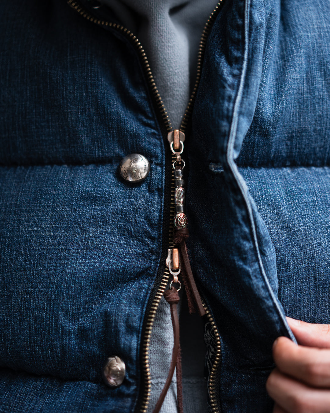 REMI RELIEF ナチュラル加工デニムダウンVEST